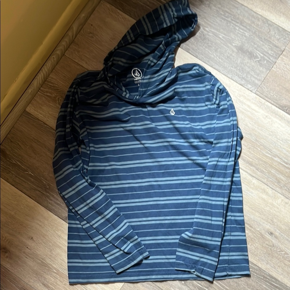 2/12$🌺Boys Volcom Navy and Light Blue Striped Hoodie